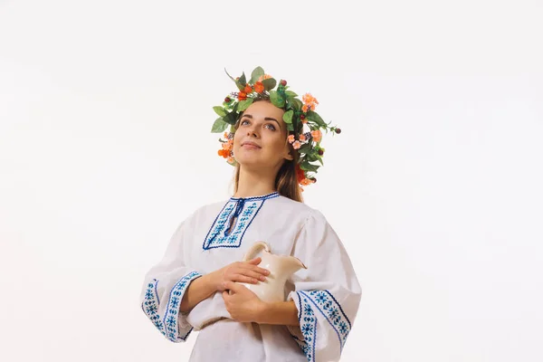Gyönyörű szőke lány népviselet. Fehéroroszország — Stock Fotó