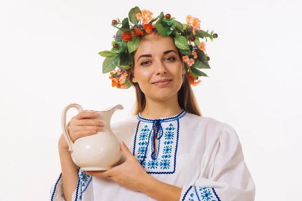 Hermosa chica rubia en traje nacional. Belarús — Foto de Stock