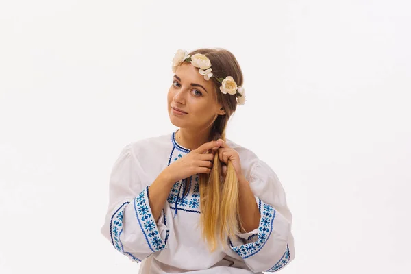 Beautiful blonde girl in national costume. Belarus — Stock Photo, Image