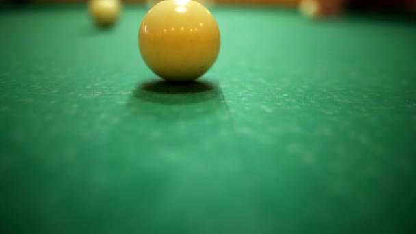 Billiard balls on green baize in the game of pyramid — Stock Video