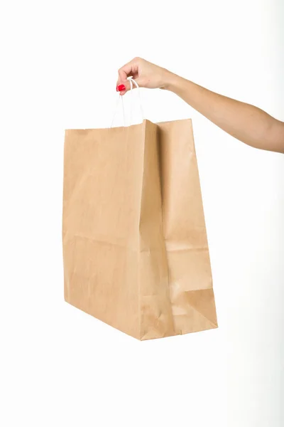 Fille avec des sacs à provisions sur un fond blanc — Photo