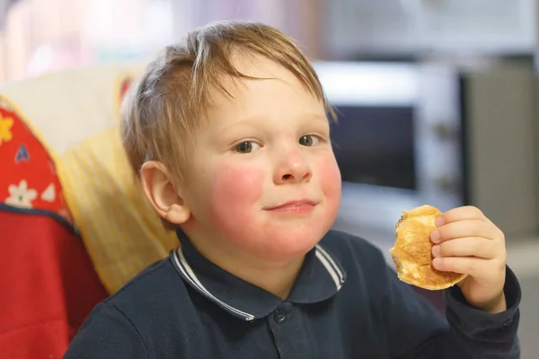 Emotions three year old boy at the table during the meal — Stock Photo, Image