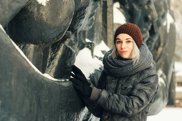 Emotional portrait of a woman in winter outdoors — Stock Photo, Image