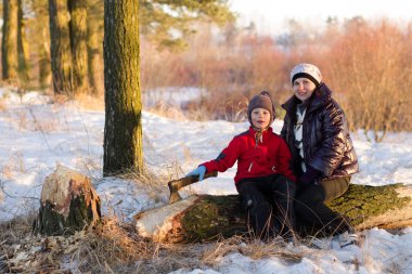 Çocuk niteliğine kışın Ahşap Doğrama