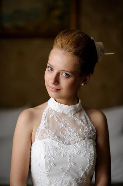 Portrait of a girl in a wedding dress. — Stock Photo, Image