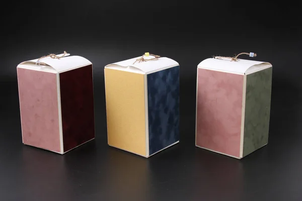 Hediye paketleme kupalar renkli karton için — Stok fotoğraf