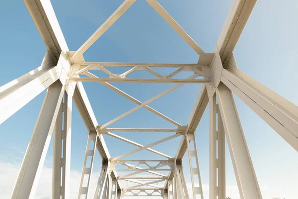 Pont ferroviaire sur le ciel bleu au printemps . — Photo