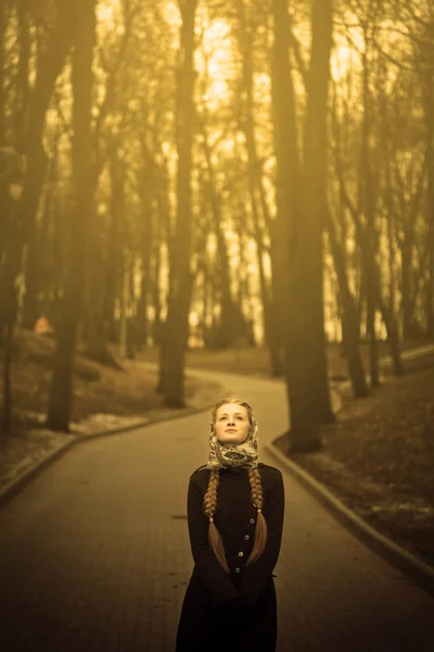 Beautiful red-haired girl lonely standing on the road — Stock Photo, Image