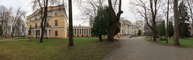 Gomel, Belarus - 29 Temmuz 2016: Panoramik Park Ensemble Gomel Palace Rumyantsevs ve Paskevichs. 180 derecelik panorama.