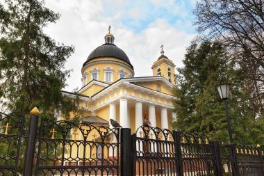 Gomel, Belarus - 29 Temmuz 2016: Panoramik Park Ensemble Gomel Sarayı Rumyantsevs ve Paskevichs.