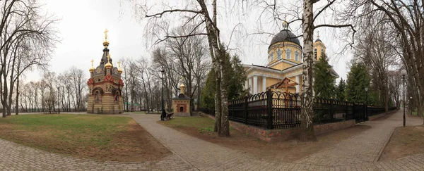 GOMEL, BELARUS - 29 de julho de 2016: Vista panorâmica do Parque Ensemble of Gomel Palace of the Rumyantsevs e Paskevichs. Panorama de 180 graus . — Fotografia de Stock