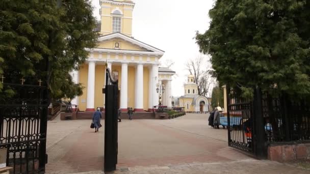 GOMEL, BELARO - 29 luglio 2016: Veduta panoramica nel Parco Ensemble di Gomel Palazzo dei Rumyantsevs e Paskevichs . — Video Stock