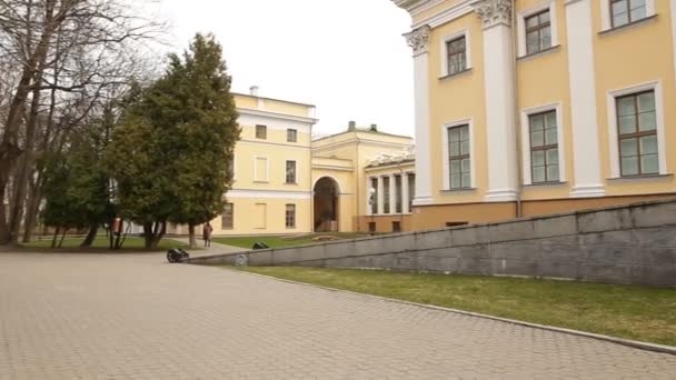호몔, 벨라루스-7 월 29 일, 2016: Rumyantsevs 및 Paskevichs의 호몔 궁전의 공원 앙상블에서 파노라마 보기. — 비디오