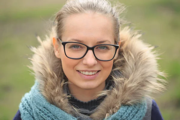 Όμορφο κορίτσι με τα γυαλιά του ανέμου — Φωτογραφία Αρχείου