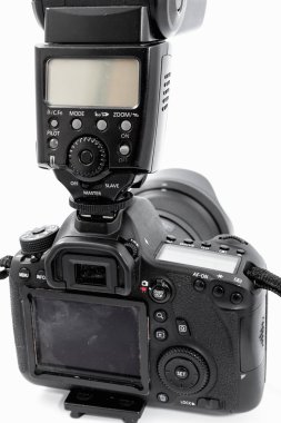 Gomel, Belarus - 12 Mayıs 2017: Canon 6d kamera lens üzerinde beyaz bir arka plan ile. Canon dünyanın en büyük Slr fotoğraf makinesi üreticisi IS.