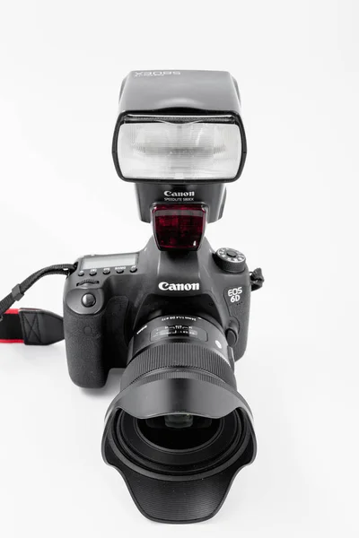 GOMEL, BELARUS - May 12, 2017: Canon 6d camera with lens on a white background. Canon is the world's largest SLR camera manufacturer. — Stock Photo, Image
