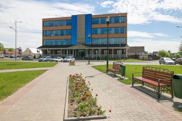 Slutsk, Belarus - 20 Mayıs 2017: Üretim ve kültür sitesi Slutsk kemer. — Stok fotoğraf