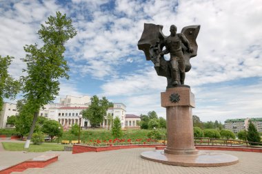 Slutsk, Belarus - 20 Mayıs 2017: Slutsk çok merkezi ikinci dünya savaşında asker bir anıt.