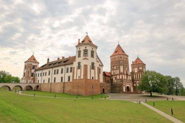 Mir, Belarus - 20 Mayıs 2017: Mir Minsk region - Beyaz Rusya'nın tarihsel miras kalede. UNESCO dünya mirası. Beyaz Rusya üzerinde seyahat