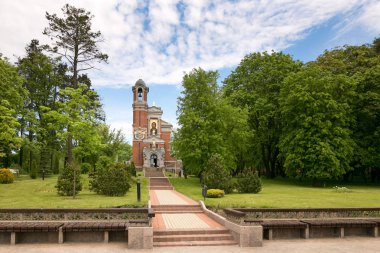 Mir, Belarus - 20 Mayıs 2017: Mir Minsk region kalede. Svyatopolk-Mirsky Şapel-mezar kasa. İnşaat tarihi: 1904.