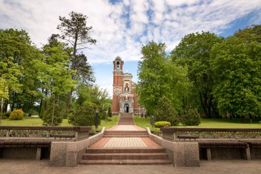 Mir, Belarus - 20 Mayıs 2017: Mir Minsk region kalede. Svyatopolk-Mirsky Şapel-mezar kasa. İnşaat tarihi: 1904.