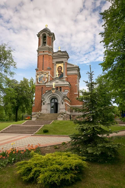 Mir, Vitryssland - 20 maj 2017: Mir slott i Minsk-regionen. Kapell-begravningen valv av Svyatopolk-Mirsky. Tillkomstdatum: 1904. — Stockfoto