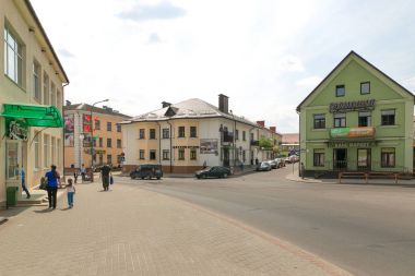 Slonim, Belarus - 20 Mayıs 2017: Slonim kasaba bir sokakta bir eski bina cephe.