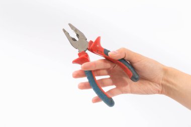 Pense ile beyaz bir arka plan üzerinde eller