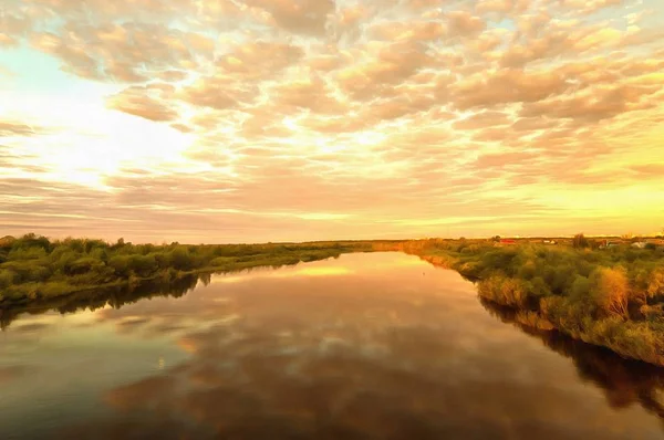 Amanecer en el río —  Fotos de Stock