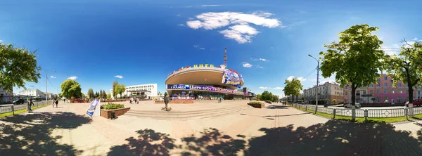 GOMEL, BELARUS - 14 de maio de 2017: O edifício do circo na Sovetskaya Street, na cidade de Gomel . — Fotografia de Stock