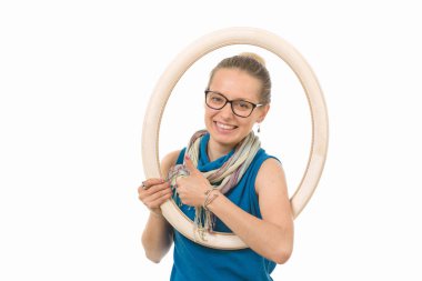 Güzel kız beyaz zemin üzerinde bir resim çerçevesi.