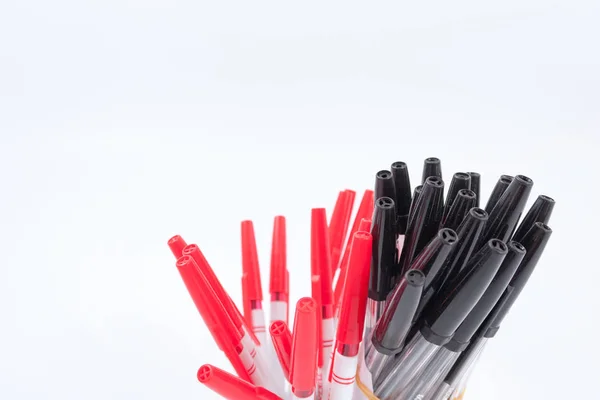 A lot of ballpoint pens on a white background. — Stock Photo, Image