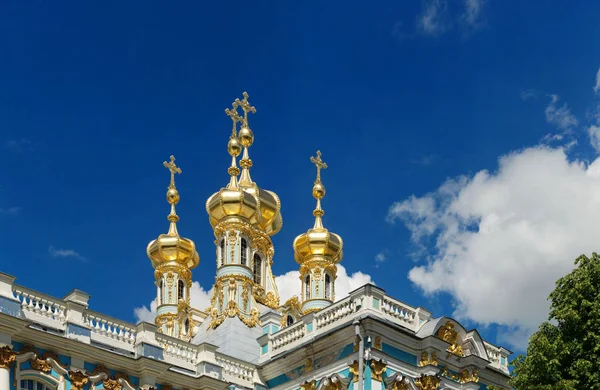 Петербург, Російська Федерація - 29 червня 2017: Царському селі. Золоті куполи церкви. — стокове фото