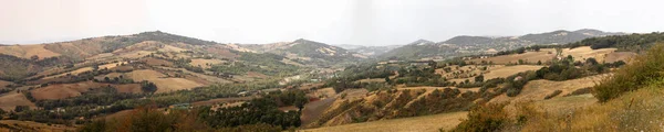 San Marino, San Marino - 10 de agosto de 2017: Vista panorâmica do entorno local . — Fotografia de Stock