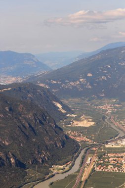 İtalya'nın dağlarında panoramik manzara.