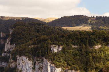 İtalya'nın dağlarında panoramik manzara.