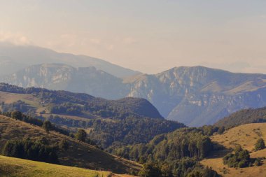 İtalya'nın dağlarında panoramik manzara.
