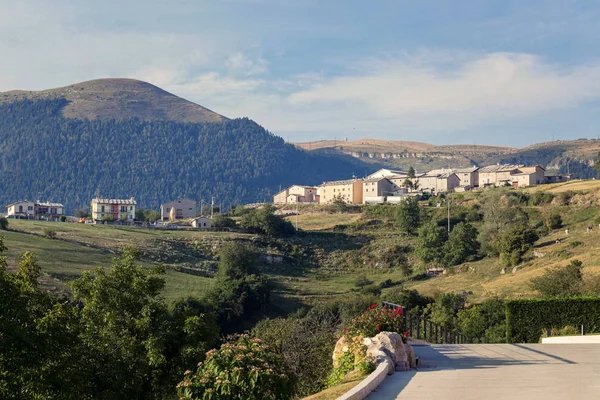 Cescatto, İtalya - 22 Ağustos 2017: House veranda İtalya dağ köyü.