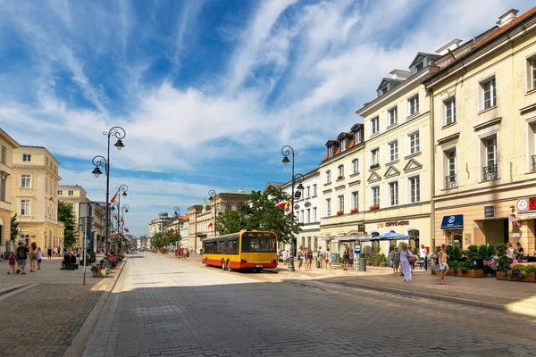 Varşova, Polonya - 2 Ağustos 2017: Mimarlık ve Varşova 'da Yeni Dünya.