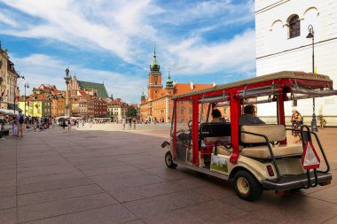 Varşova, Polonya - 2 Ağustos 2017: Mimarlık ve Varşova 'da Yeni Dünya.