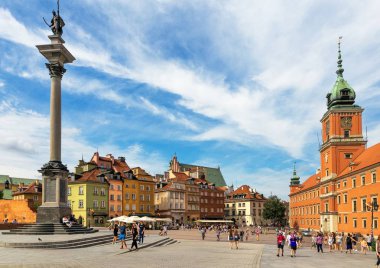 Varşova, Polonya - 2 Ağustos 2017: Mimarlık ve Varşova 'da Yeni Dünya.