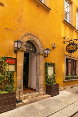 Varşova, Polonya - 2 Ağustos 2017: Mimarlık ve Varşova 'da Yeni Dünya.