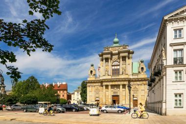 Varşova, Polonya - 2 Ağustos 2017: Mimarlık ve Varşova 'da Yeni Dünya.