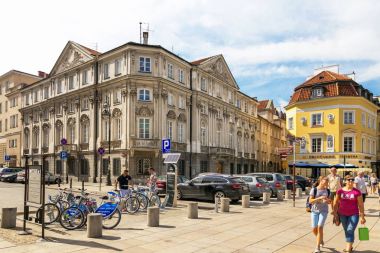 Varşova, Polonya - 2 Ağustos 2017: Mimarlık ve Varşova 'da Yeni Dünya.
