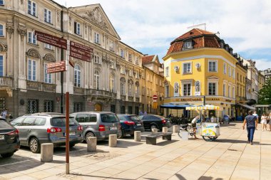 Varşova, Polonya - 2 Ağustos 2017: Mimarlık ve Varşova 'da Yeni Dünya.