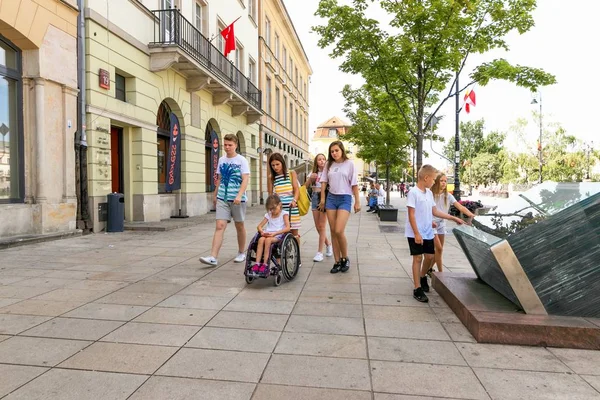 Varşova, Polonya - 2 Ağustos 2017: Mimarlık ve Varşova 'da Yeni Dünya.