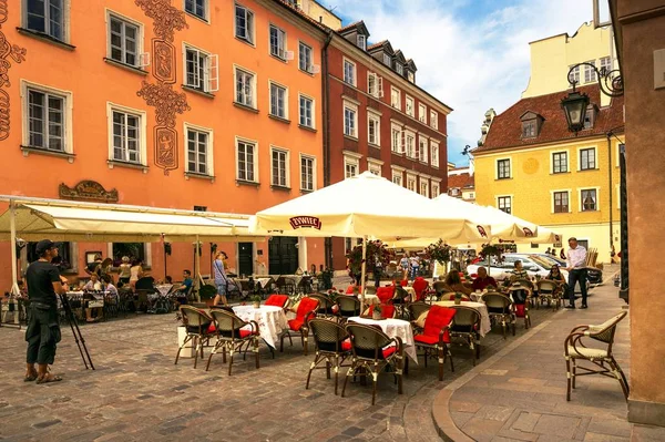 Varşova, Polonya - 2 Ağustos 2017: Mimarlık ve Varşova 'da Yeni Dünya.