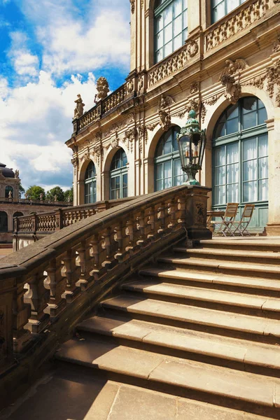 Dresden, Almanya - 4 Ağustos 2017: Zwinger - son Alman Barok, 18. yüzyılın başlarında kuruldu. Dört muhteşem saray binasından oluşan bir kompleks.