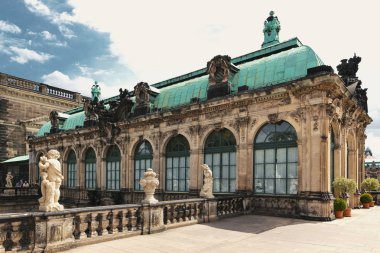 Dresden, Almanya - 4 Ağustos 2017: Zwinger - son Alman Barok, 18. yüzyılın başlarında kuruldu. Dört muhteşem saray binasından oluşan bir kompleks.