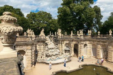 Dresden, Almanya - 4 Ağustos 2017: Zwinger - son Alman Barok, 18. yüzyılın başlarında kuruldu. Dört muhteşem saray binasından oluşan bir kompleks.